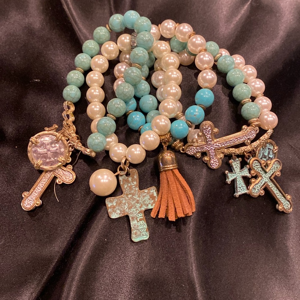 Set of 5 pearl and turquoise bracelets